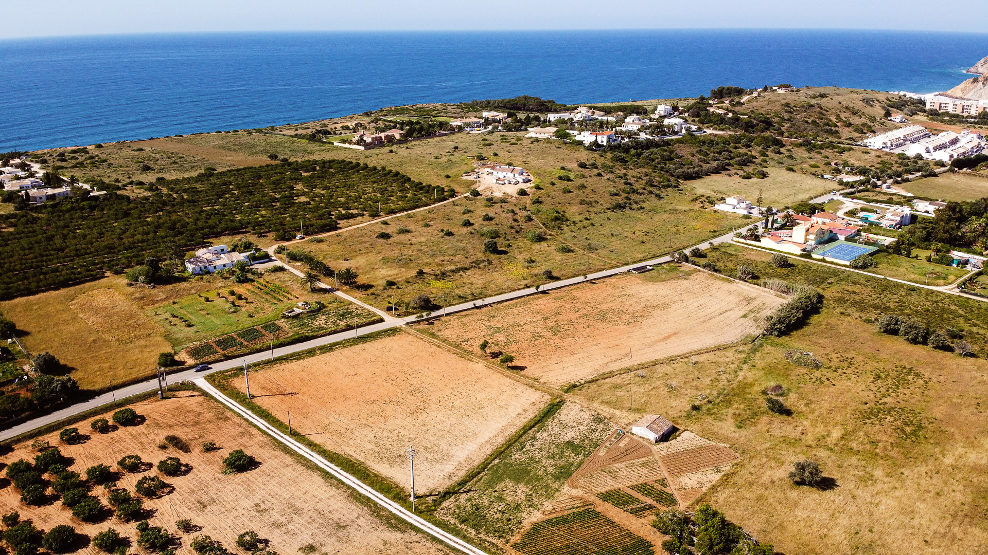 Montinhos vineyard, in Burgau, aerial view
